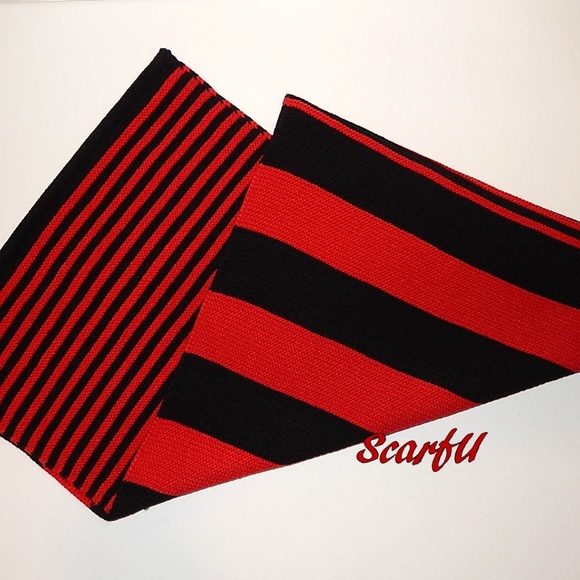 Chunky Two Tone Colorblock Knit Scarf, Red/Black - Picture 6 of 6